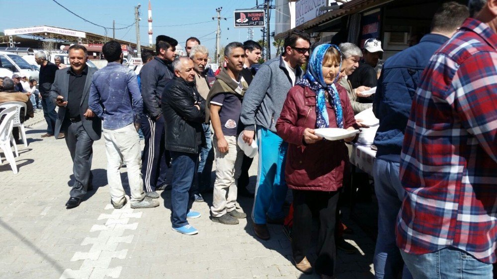 Sarımsaklı Yardımlaşma Ve Dayanışma Derneği’nden Çanakkale Şehitlerine Geleneksel Pilav Hayrı