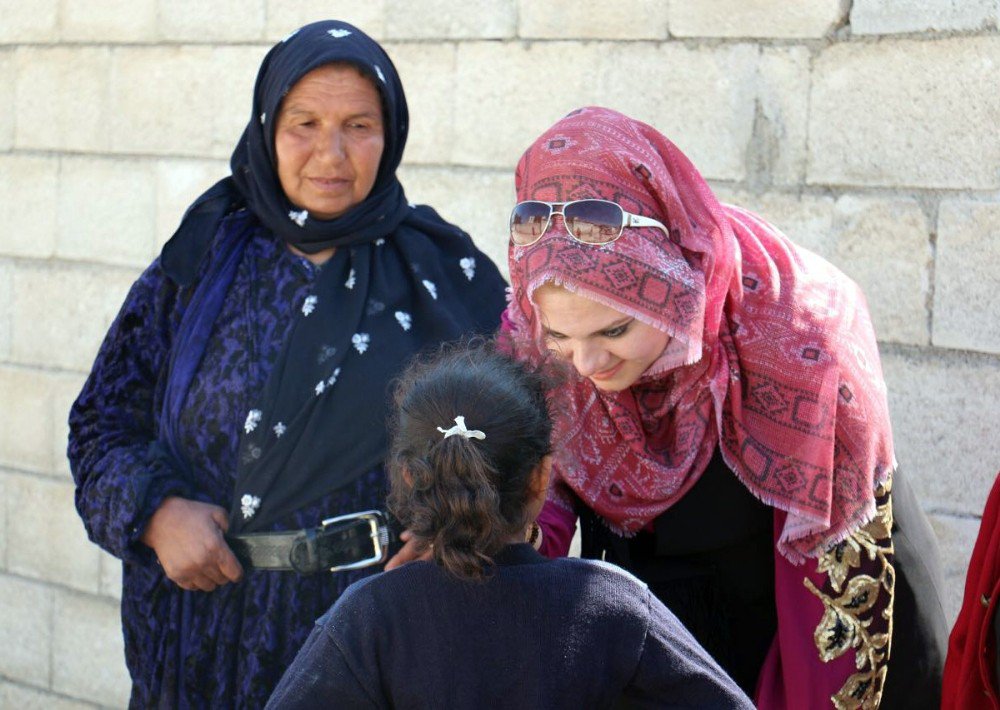 Akçakale Belediyesi Metruk Binada Kalan Aileyi Sıcak Yuvaya Kavuşturuyor