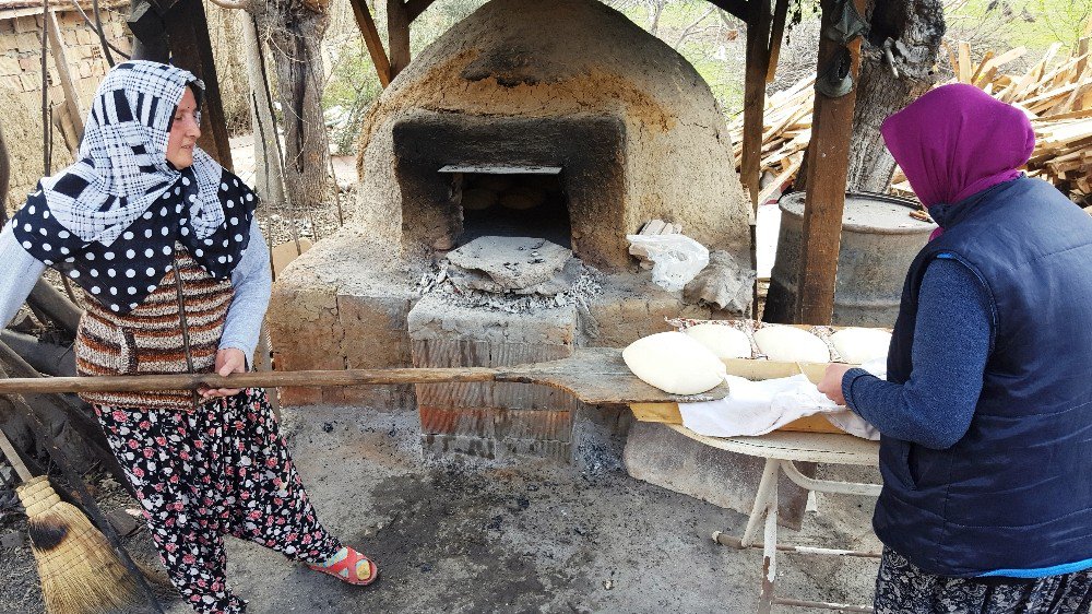 Gdo’ya Karşı, Ninelerinden Kalma Ekşi Maya İle Doğal Ekmek Üretiyorlar