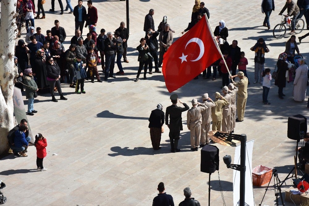 Çanakkale Günlükleri Tiyatroyla Anlatıldı