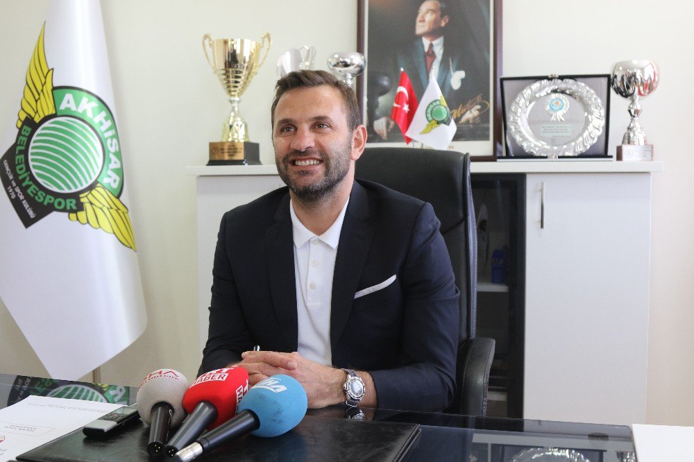 Okan Buruk, Akhisar Belediyespor’a İmzayı Attı