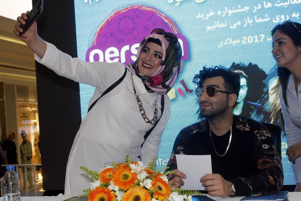 İranlı Popstar Tohi: "Türkiye’de Huzurlu Ve Mutluyum"
