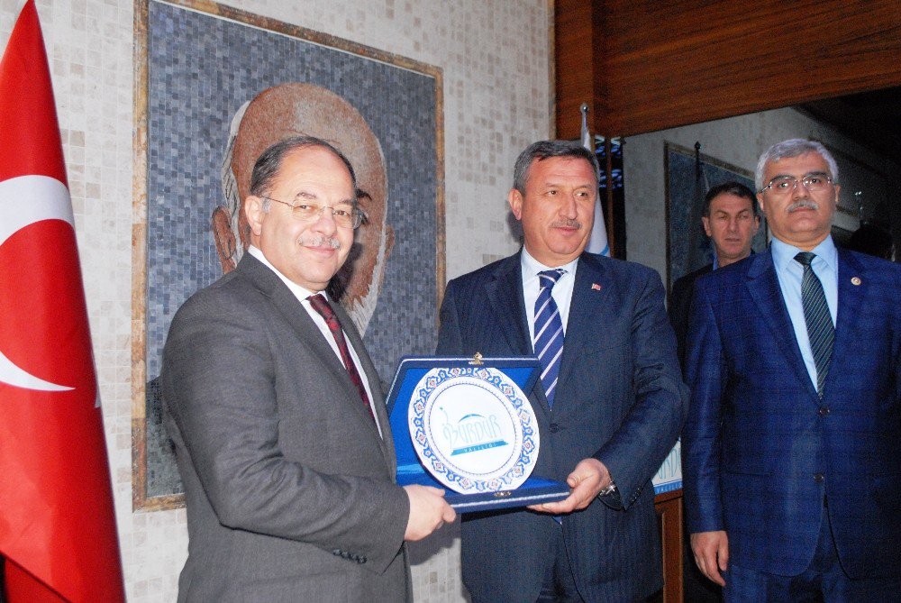 Sağlık Bakanı Akdağ, Burdur Valiliğini Ziyaret Etti