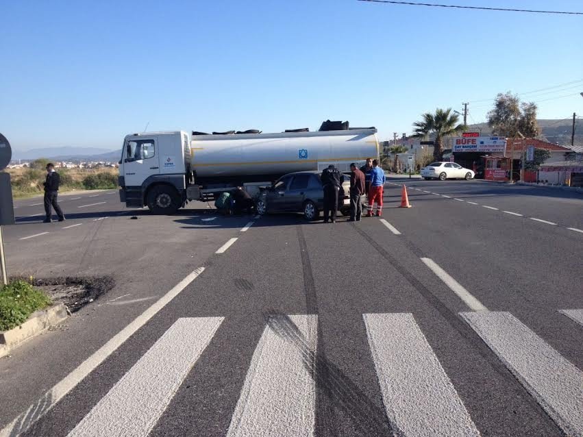 Tankerin Altına Giren Otomobilden Burnu Kanamadan Çıktı