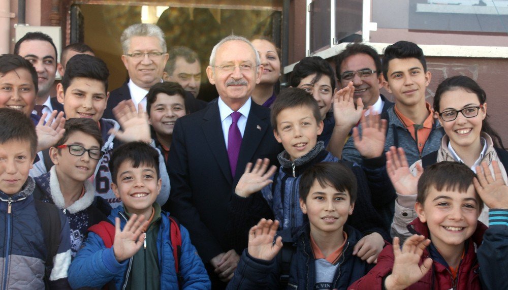 Chp Lideri Kılıçdaroğlu, Afyonkarahisar’da Şehit Ailelerini Ziyaret Etti