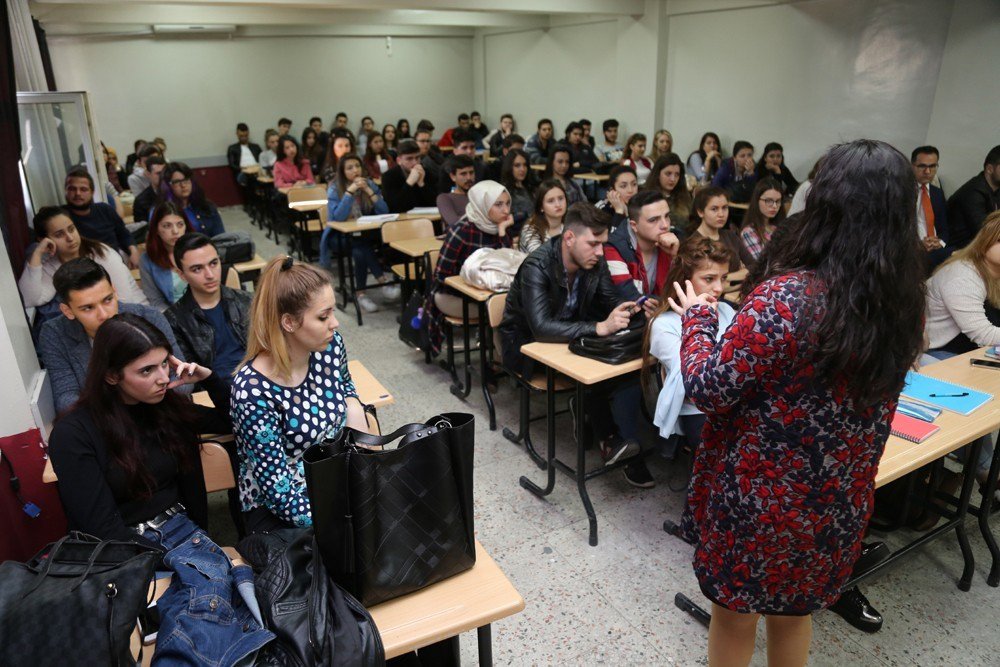 Üniversiteli Gençlere Madde Bağımlığı İle Mücadele Eğitimi