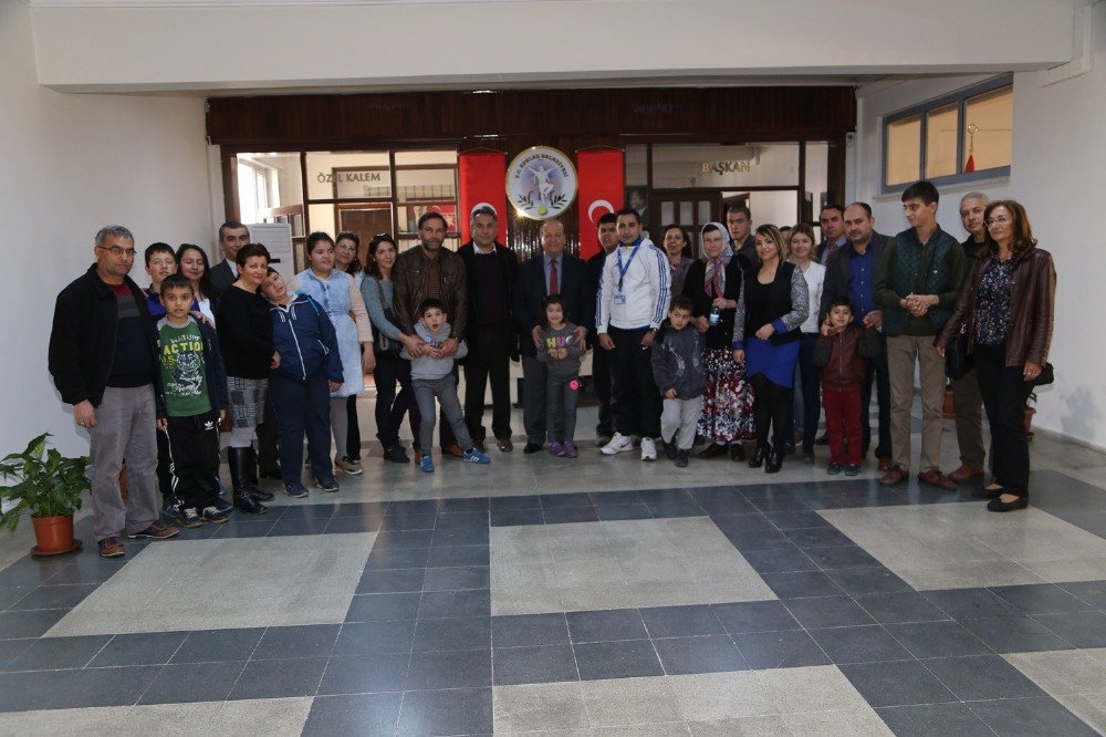 Otizmli Çocukların Ailelerinden Başkan Özakcan’a Teşekkür Ziyareti