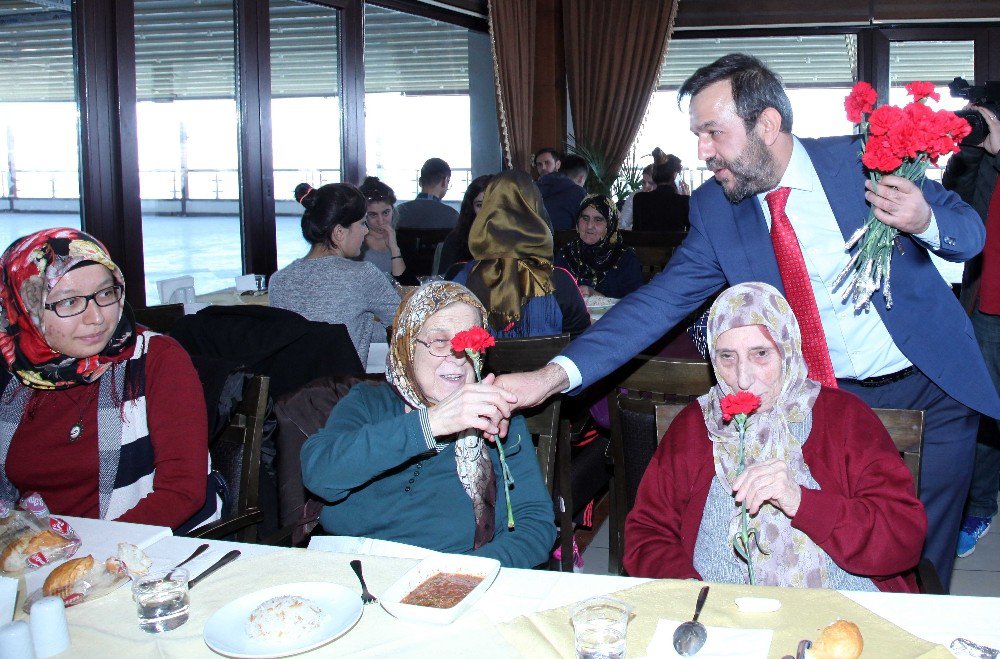 Gaün’de Huzurevi Sakinlerine Davul Zurnalı Karşılama