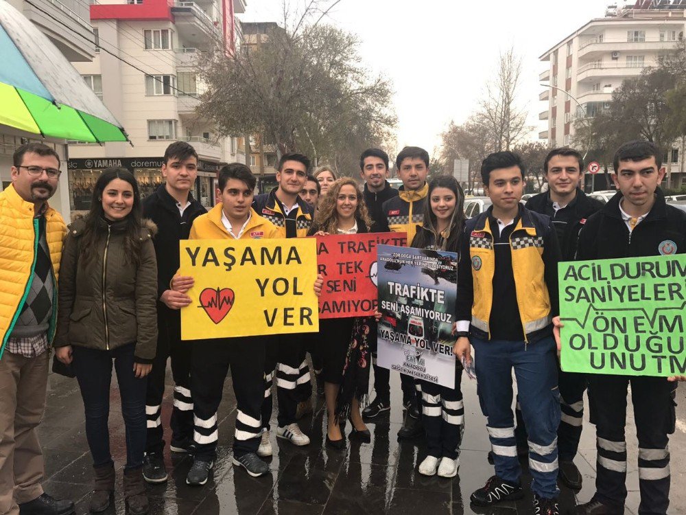 Sağlık Lisesi Öğrencilerinden Gerçeği Aratmayan Tatbikat