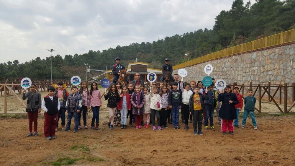 Atlı Eğitim Merkezi’nde Çok Yönlü Eğitimler Sürüyor