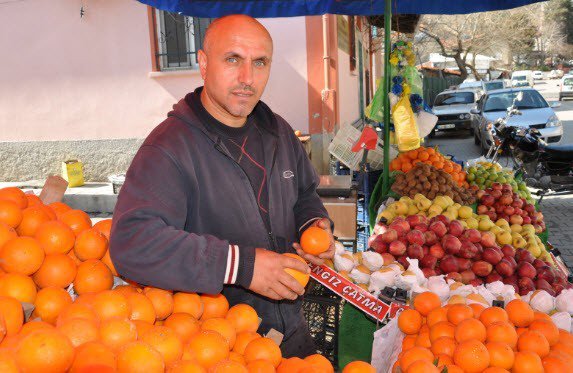 Simav’da Meyve Fiyatları Tavan Yaptı