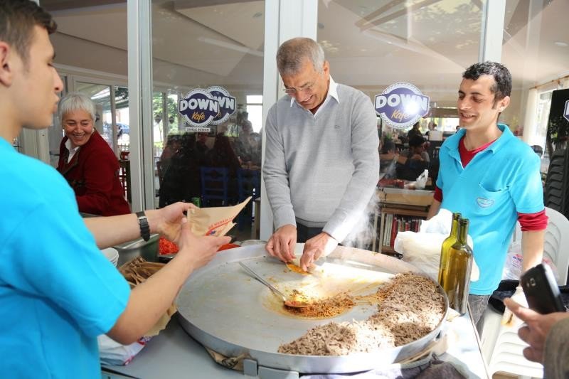 Başkan Tarhan’dan Konuklara Tantuni Ziyafeti