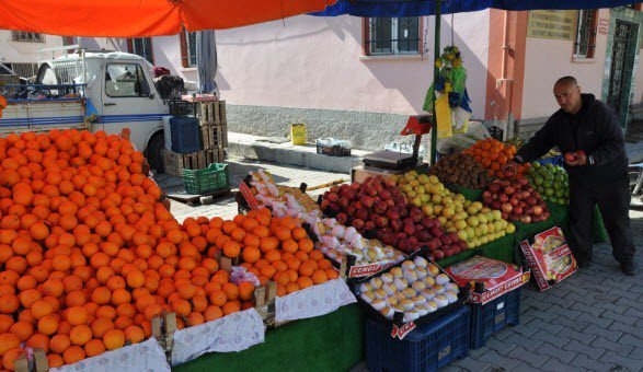 Simav’da Meyve Fiyatları Tavan Yaptı