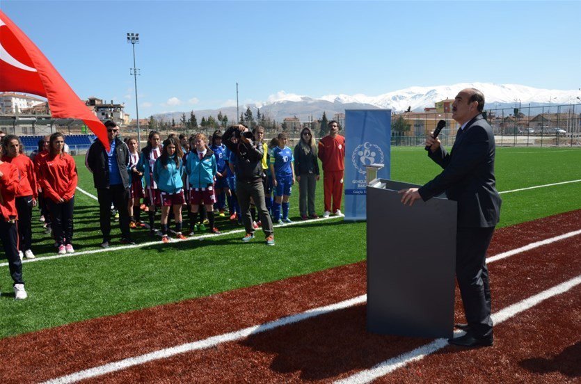 Okul Sporları Futbol Yarı Final Müsabakaları Başladı