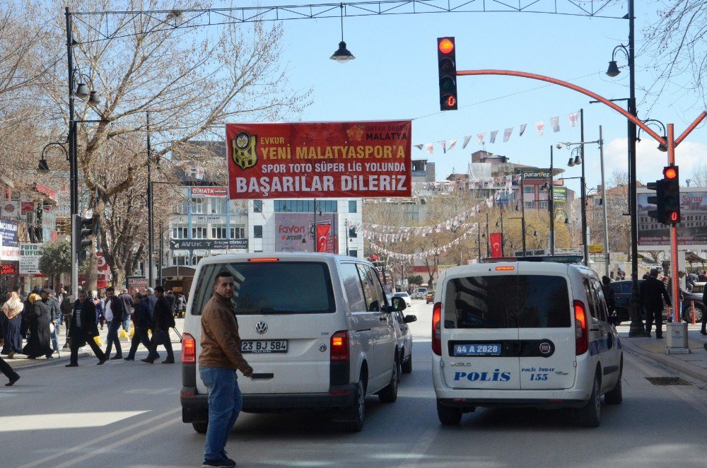 Ortak Değer Malatya Derneği’nden Bayrak Asma Kampanyası