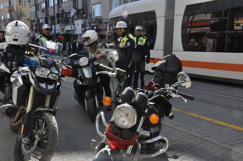 Tramvay Yolunda Motorlu Araçlara Uygulama