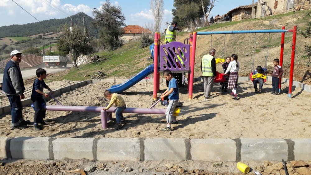 Sivrice’deki Çocukların Yüzü Güldü