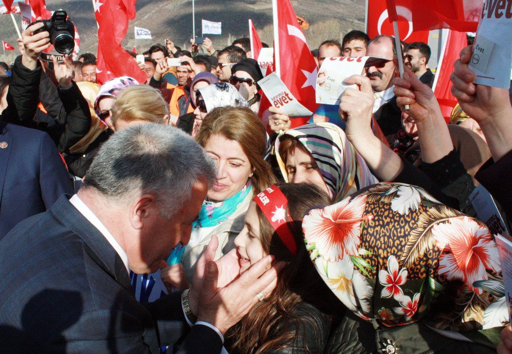 Bakan Arslan’a 10 Yaşındaki Kız Milletvekili Olmak İstediğini Söyledi