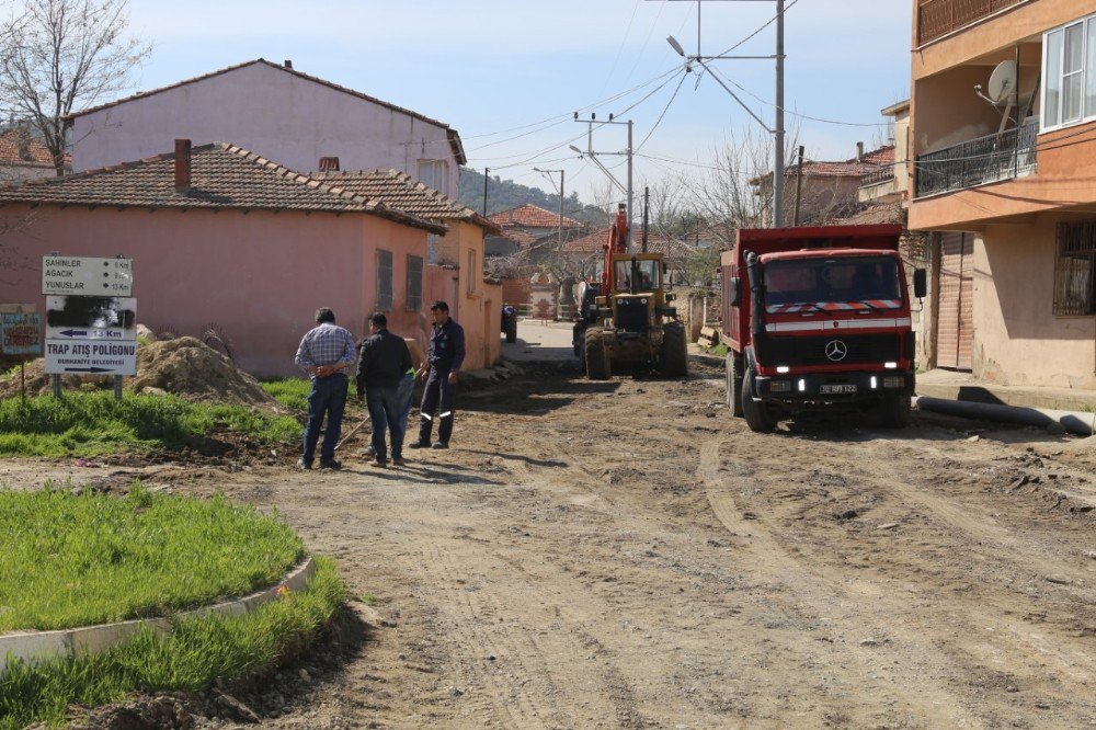 Burhaniye’de Bozuk Yol Kalmayacak