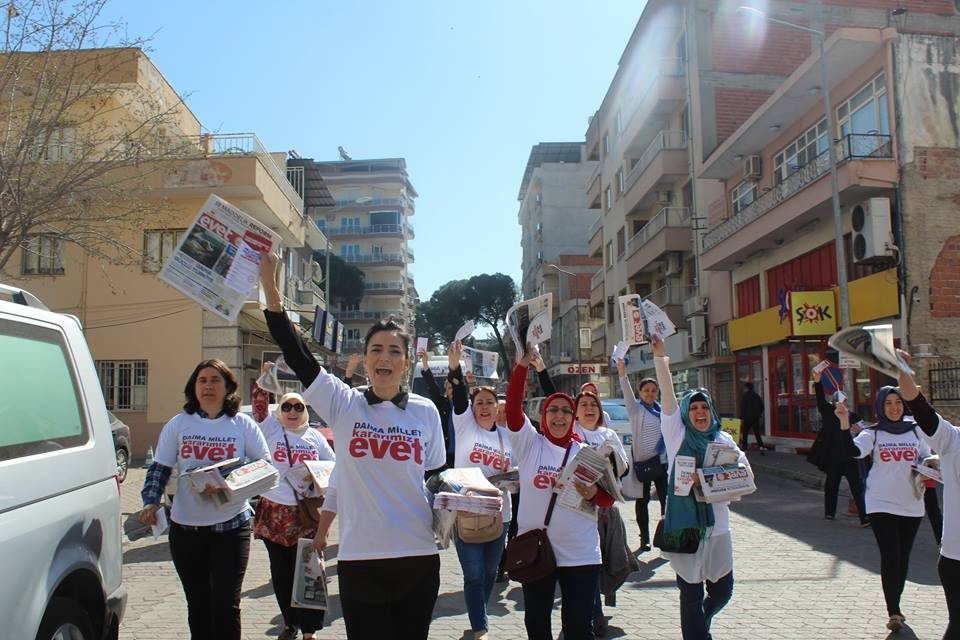 Ak Kadınlar ‘Evet’ Çağrısına İncirliova’da Devam Etti