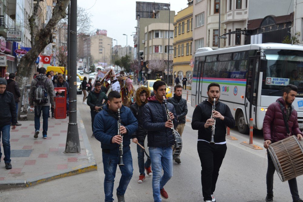 Bandırmalılar Sabaha Develerle Uyandı