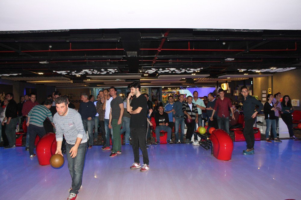 Uedaş Çalışanları Bowling Turnuvasında Stres Attı