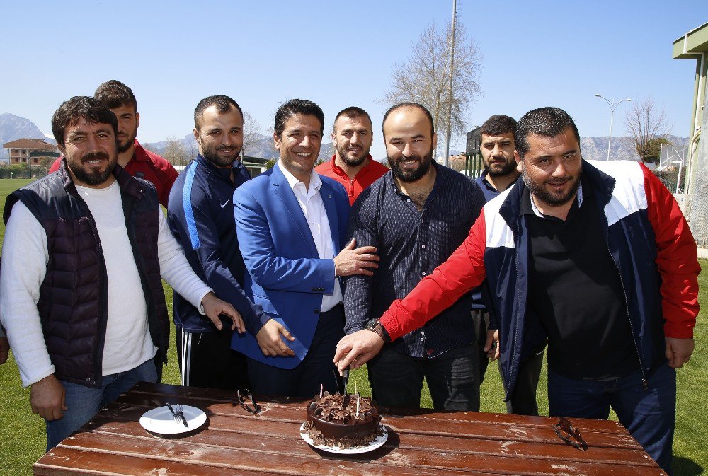 Başkan Genç’ten Başpehlivan Okulu’ya Doğum Günü Sürprizi