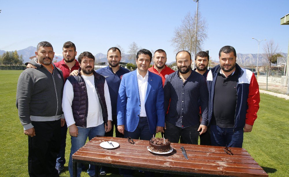 Başkan Genç’ten Başpehlivan Okulu’ya Doğum Günü Sürprizi