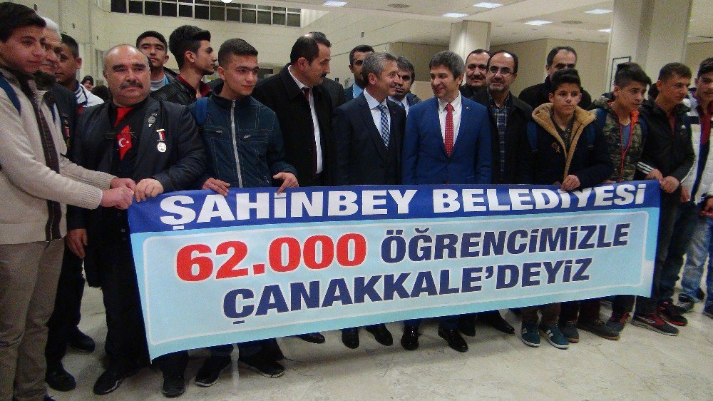 183 Öğrenci Karanfillerle Çanakkale’ye Uğurlandı