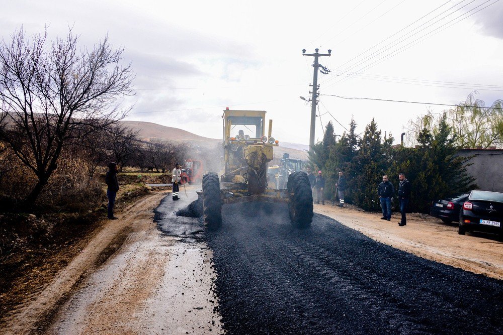 Büyükşehir Akçadağ’da Yol Çalışmalarına Başladı