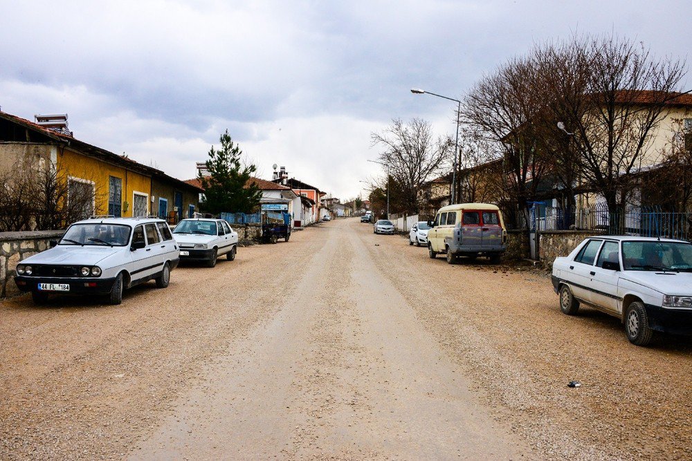 Büyükşehir Akçadağ’da Yol Çalışmalarına Başladı