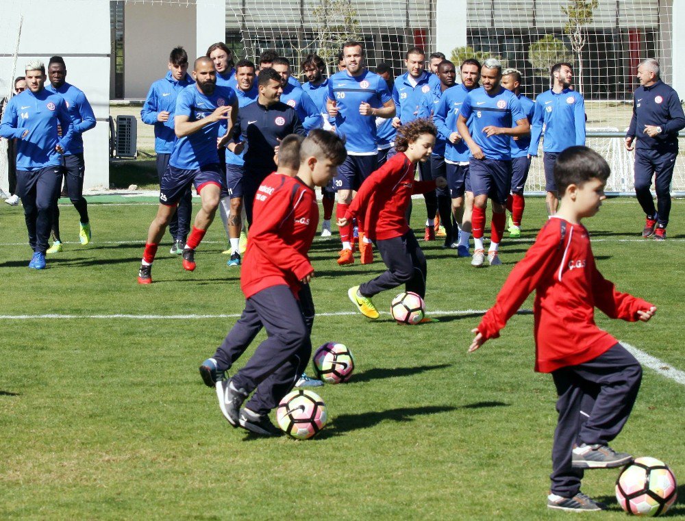 Antalyaspor’da Neşeli Antrenman