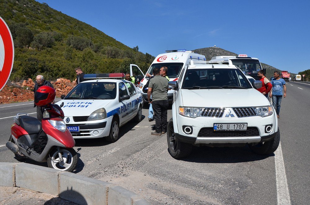 Milas’ta Kontrolsüz Dönüş Kaza Getirdi; 2 Yaralı