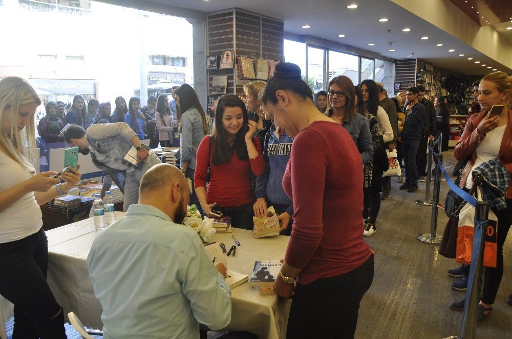 Kahraman Tazeoğlu, Mersin’de Sevenleriyle Buluştu