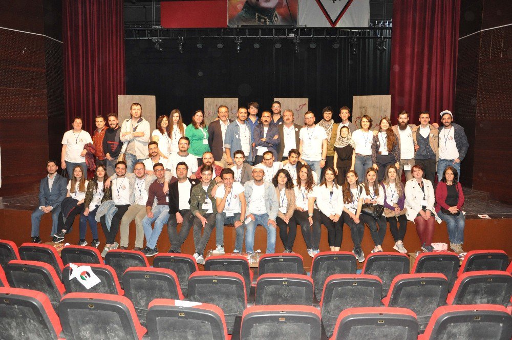 Uşak Belediyesi 1. Tiyatro Festivali Coşkuyla Başladı