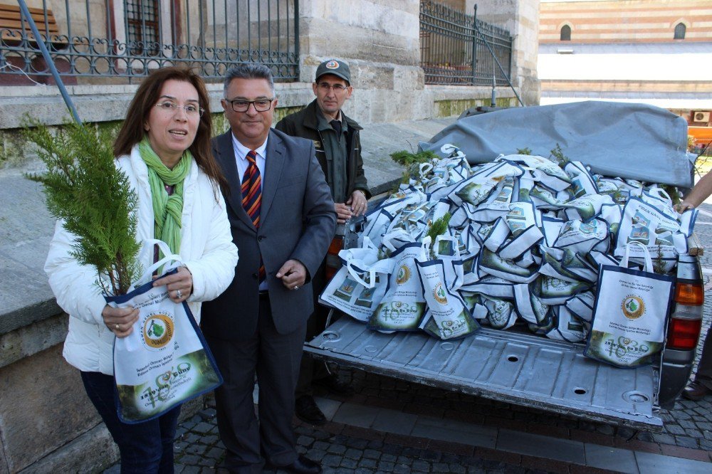 Edirne’de Halka Ücretsiz 3 Bin Fidan Dağıtıldı