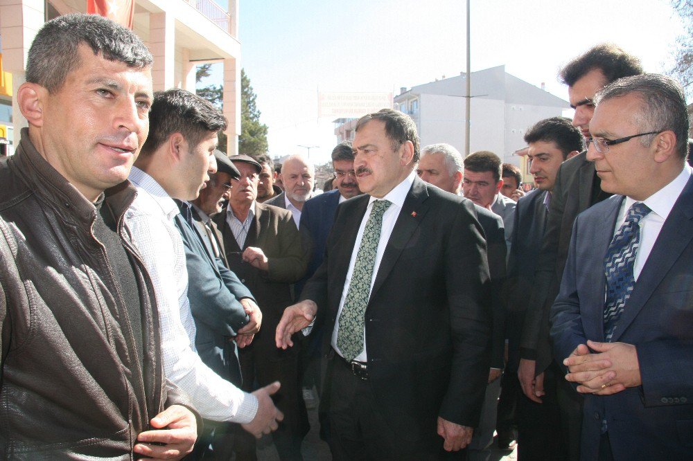 Bakan Eroğlu: "Mevcut Parlamenter Sistem Krize Yol Açıyor, Türkiye’nin Önünü Kesiyor"