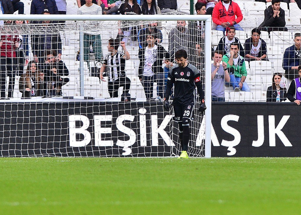 Tolga Zengin’e Tribünlerden Tepki