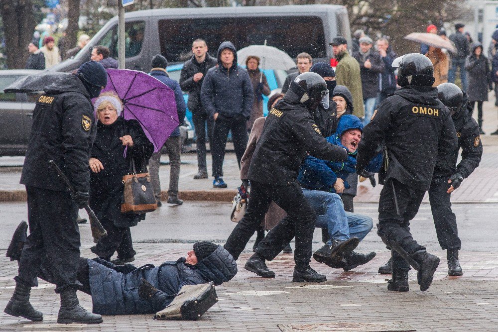 Beyaz Rusya’da Vergi Protestosuna Yüzlerce Tutuklama