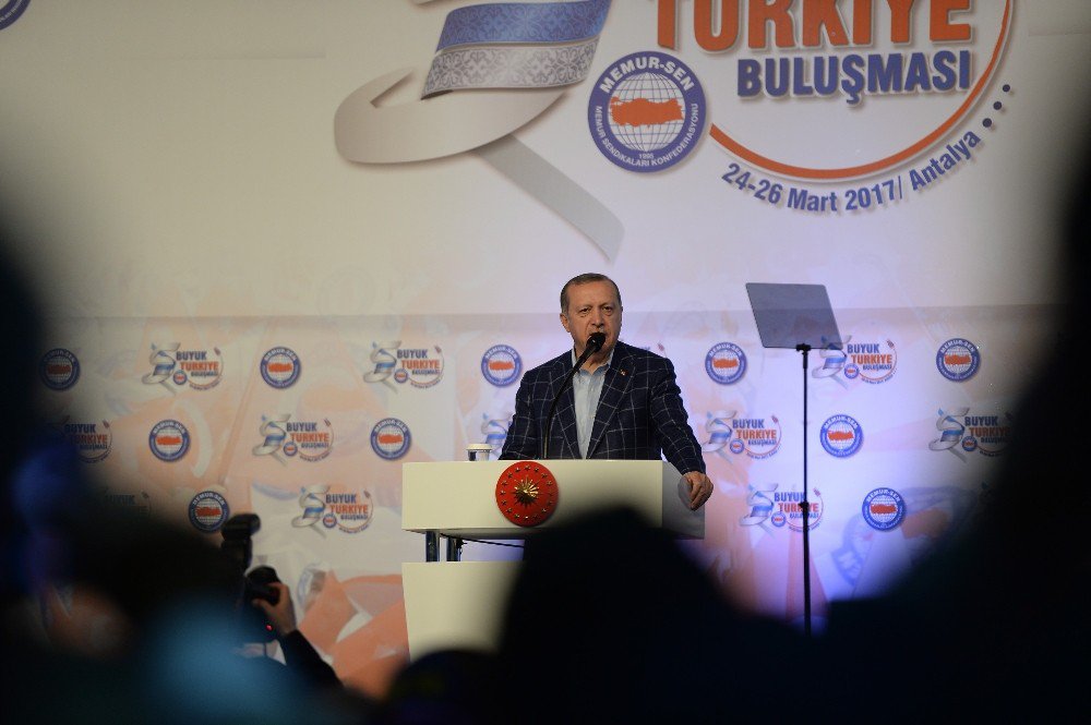 Cumhurbaşkanı Erdoğan: “Dün Ak Dediğine Bugün Kara Diyen Şahıstan Siyasetçi Olmaz”