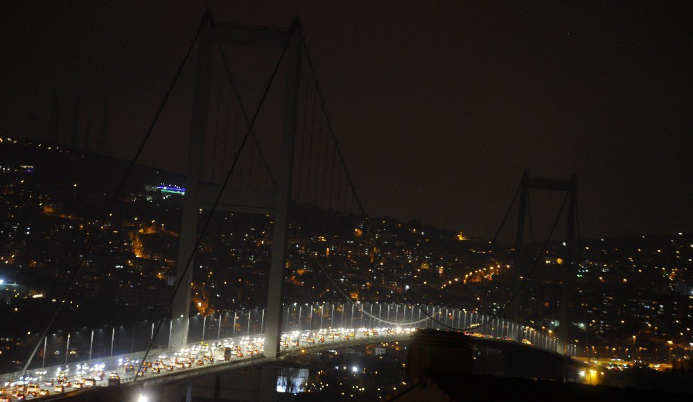 İstanbul’un Anıtsal Yapıları Dünya Saati Etkinliğinde Karanlığa Büründü