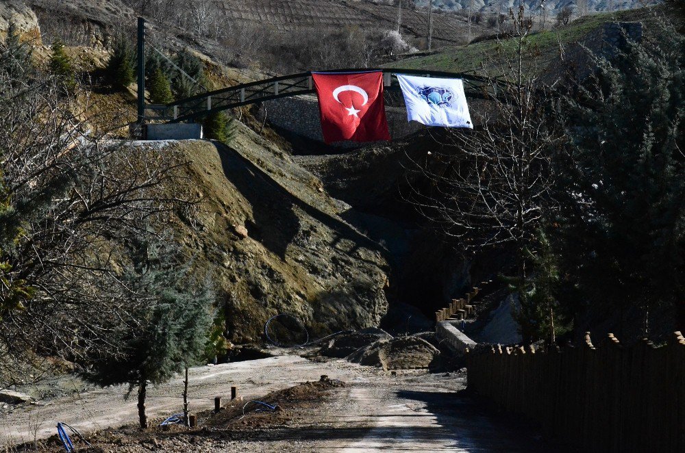 Bakan Tüfenkci, İspendere İçmelerinde İncelemelerde Bulundu