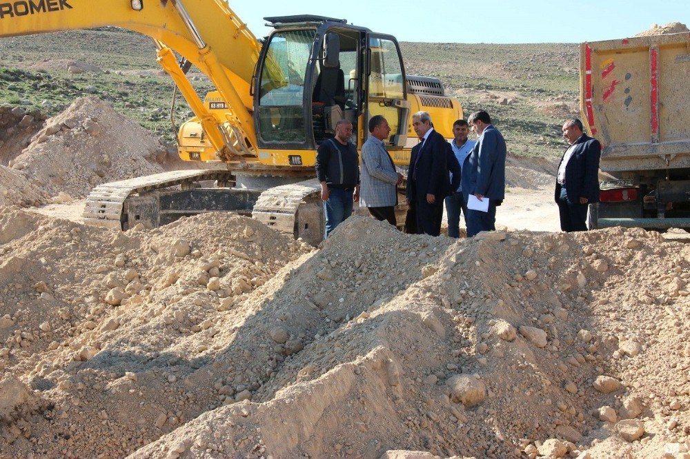 Demirkol Dağeteği Mahallesinde Yol Yapım Çalışmalarını İnceledi