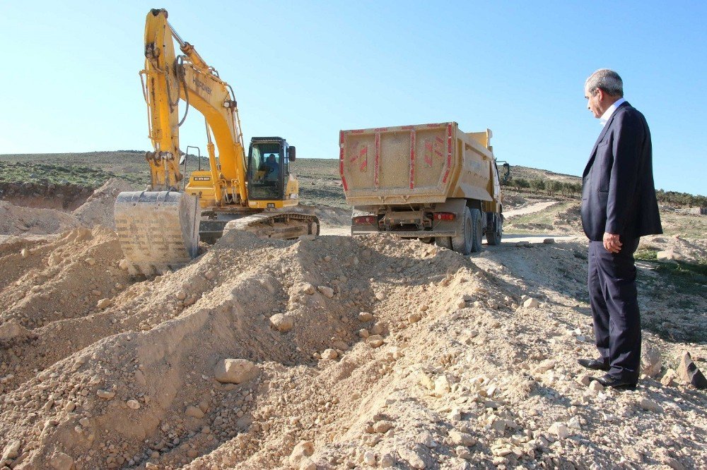 Demirkol Dağeteği Mahallesinde Yol Yapım Çalışmalarını İnceledi