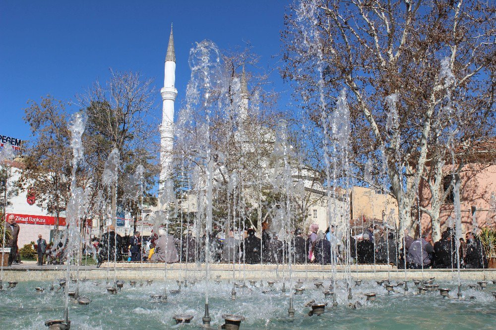 Elazığ Güneşin Tadını Çıkarttı