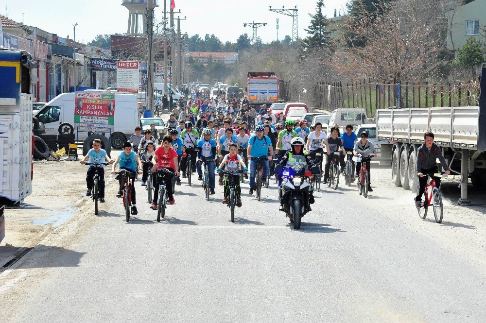 Gencinden Yaşlısına Kadar Herkes Fidan İçin Pedala Bastı