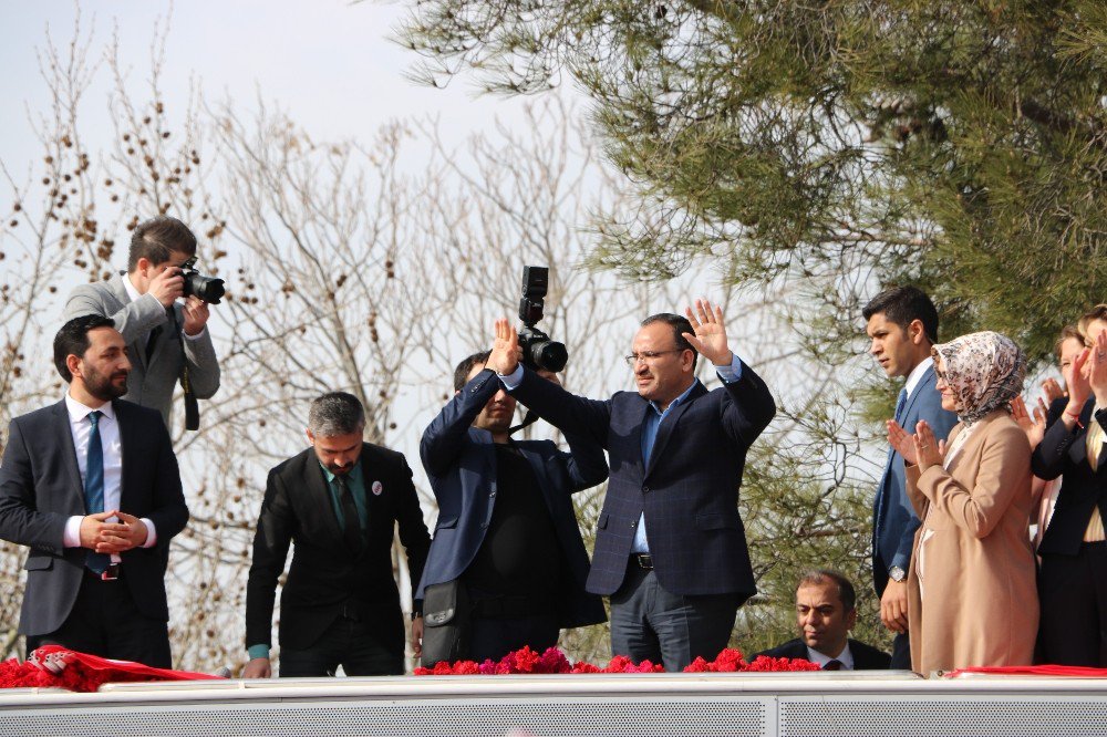 Adalet Bakanı Bekir Bozdağ Silivri’de Halka Hitap Etti