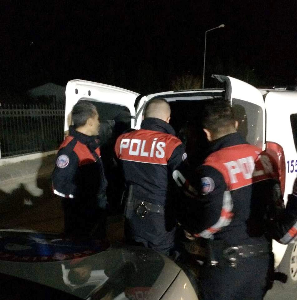 Polise Mukavemet Gösteren 4 Şahıs Gözaltına Alındı