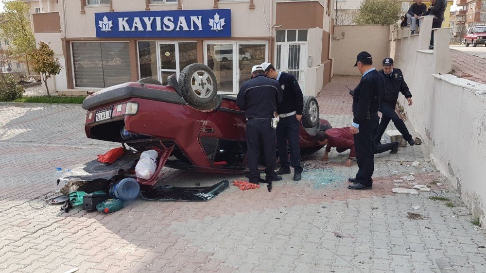 Takla Atan Otomobilden Sağ Kurtuldular