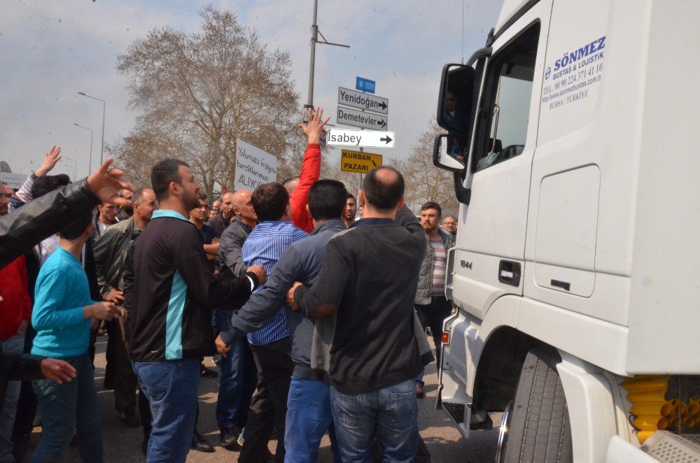 Yol Kapatarak Uyuşturucu Satıcılarını Protesto Ettiler